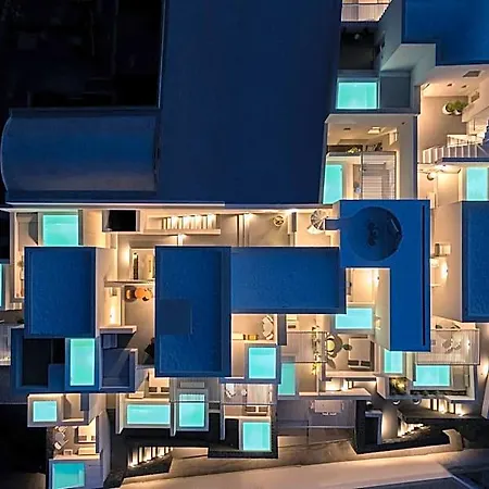 Neo * Fira (Santorini)
