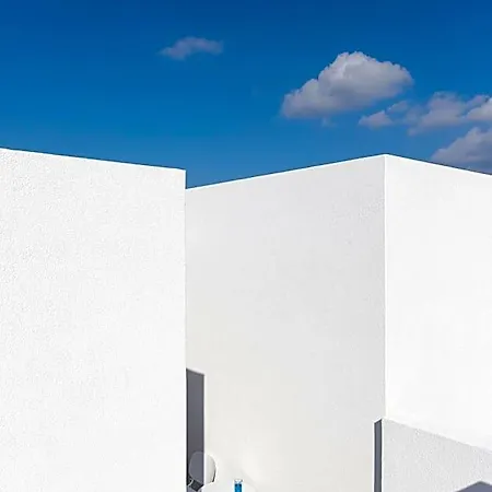 Neo * Fira (Santorini)